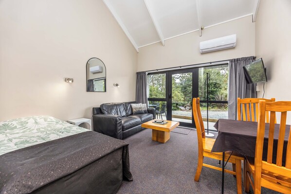 Interior - Sun Valley Motel - Unit 8 (1 bedroom) (Wellsford)