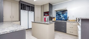 Sun Valley Motel - 4 bedroom House