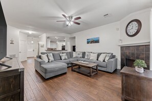 TV connectée, cheminée, baby-foot