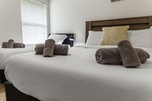 3 camere, una scrivania, ferro/asse da stiro, culla da viaggio