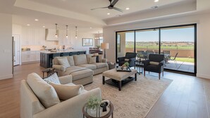 Ferienhaus, Mehrere Betten (Doonbeg Castle) | Wohnbereich