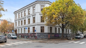A multi-story building with a classical architectural style, featuring a symmetrical facade with evenly spaced windows and a central entrance. - Stylish & Modern 2BR Apt, 4min Subway to Oslo City (Oslo)
