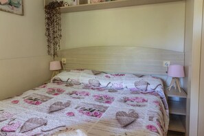2 habitaciones, escritorio, wifi y ropa de cama 