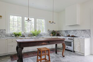 Micro-ondes, plaque de cuisson, lave-vaisselle