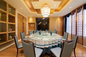 Restaurant - Urumqi Zhejiang North Hotel (Furunde Shopping Center Xinjiang Ancient Ecological Park Store) (Urumqi)
