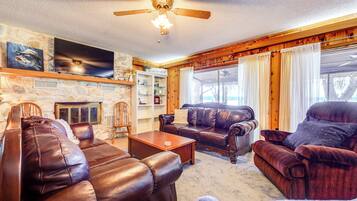 House (6 Bedrooms) | Interior