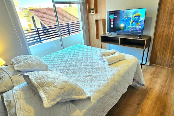1 habitación, escritorio, tabla de planchar con plancha y wifi