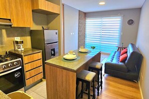 Fridge, microwave, oven, stovetop - quiet environment very well located close to everything (Cochabamba)