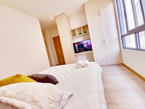 1 habitación, escritorio, tabla de planchar con plancha y wifi 