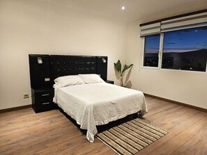 1 Schlafzimmer, Schreibtisch, Bügeleisen/Bügelbrett, WLAN