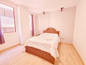 1 habitación, tabla de planchar con plancha y wifi 