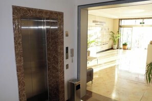Unclassified image, 4 of 16, button - Huayi jingxuan Hotel (Guyuan County)