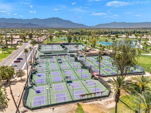 Sports court - Family Desert Getaway (Palm Desert)