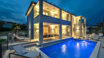 Outdoor pool, a heated pool