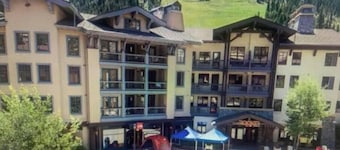 Village@Palisades Tahoe Sleeps 6