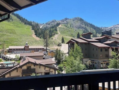 Village@Palisades Tahoe Sleeps 6