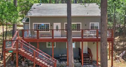 Sunset Peak Cabin 3BR house in TH with Lake Access-Walk to Downtown