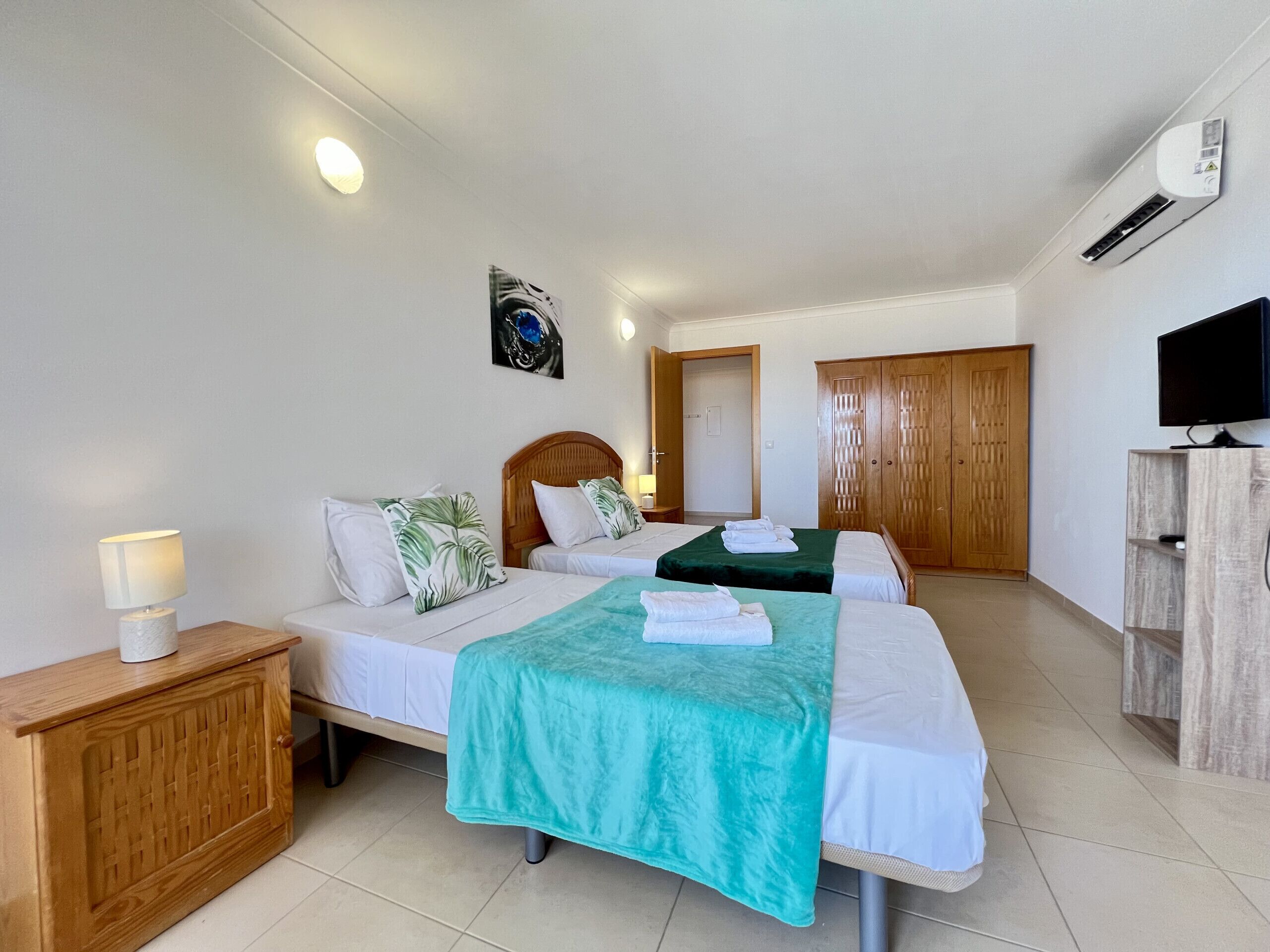 2 dormitorios, tabla de planchar con plancha, wifi gratis y ropa de cama