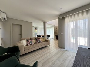 TV - VILAMOURA PREMIUM VILLA WITH POOL  by HOMING (Vilamoura)