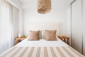 2 bedrooms, iron/ironing board, WiFi, bed sheets