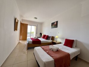 1 slaapkamer, een strijkplank/strijkijzer, gratis wifi, beddengoed