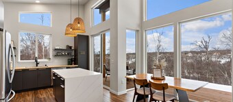 Cozy Bluff Getaway  with Hot Tub