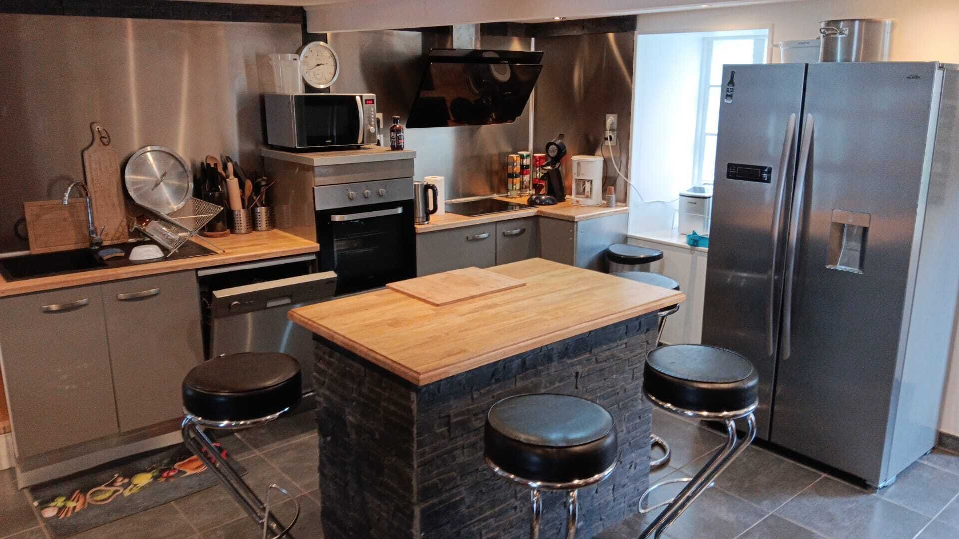 Geladeira, micro-ondas, fogão, cooktop