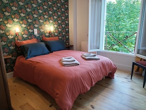 3 bedrooms, iron/ironing board, travel crib, free WiFi