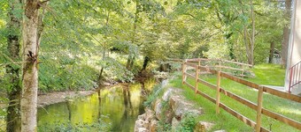 Maison de campagne en bord de rivière baignades et pêche 
Animaux acceptés