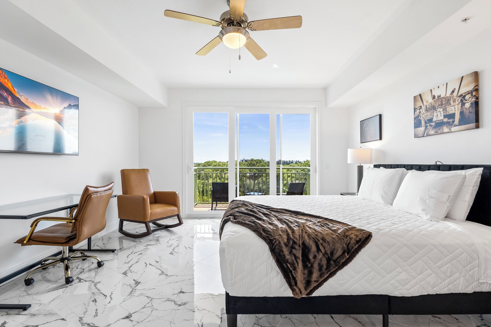 Condo de lujo | Escritorio, espacio para trabajar con laptop y cunas gratuitas 