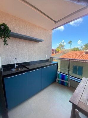 Estudio Deluxe, 1 cama doble con sofá cama | Patio hawaiano