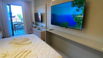 Deluxe Studio, 1 Double Bed with Sofa bed | Laptop workspace, iron/ironing board, free WiFi