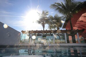 Outdoor pool - Caminho das Praias Guesthouse (Caraguatatuba)