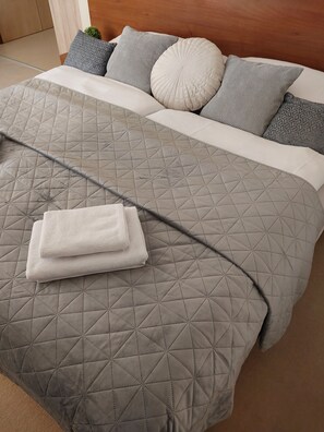 1 chambre, fer et planche à repasser, Wi-Fi gratuit, draps fournis