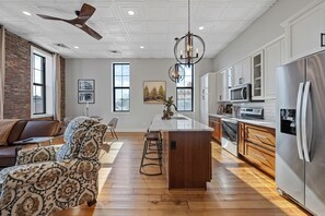 Refrigerador, microondas, horno, placa de cocina