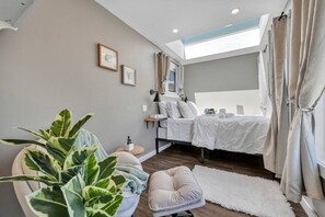 1 chambre, fer et planche à repasser, draps fournis