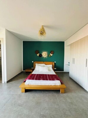 3 chambres, fer et planche à repasser, Wi-Fi, draps fournis