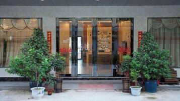 المنشأة من الخارج