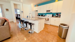 Toaster, highchair - Sapphire Haven Near Disney (Davenport)