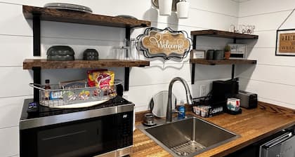 Tiny Home on Wheels: Your Modern Escape Awaits"