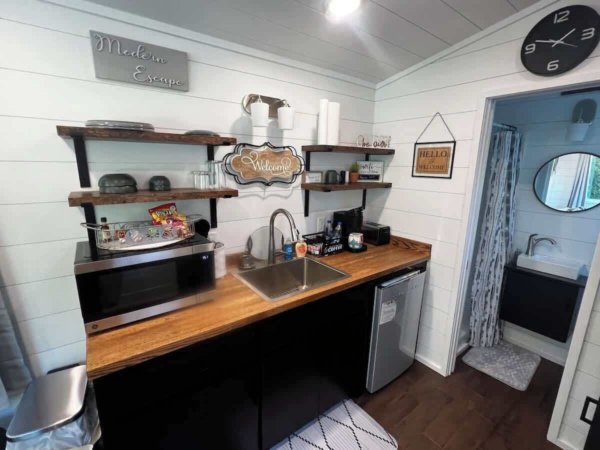 Fridge, microwave, coffee/tea maker, toaster