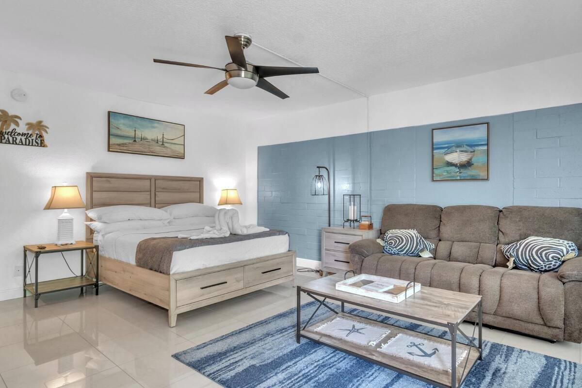 10-103 - Comfort Studio Suite, Pool View | Colchones Tempur-Pedic y espacio para trabajar con un portátil