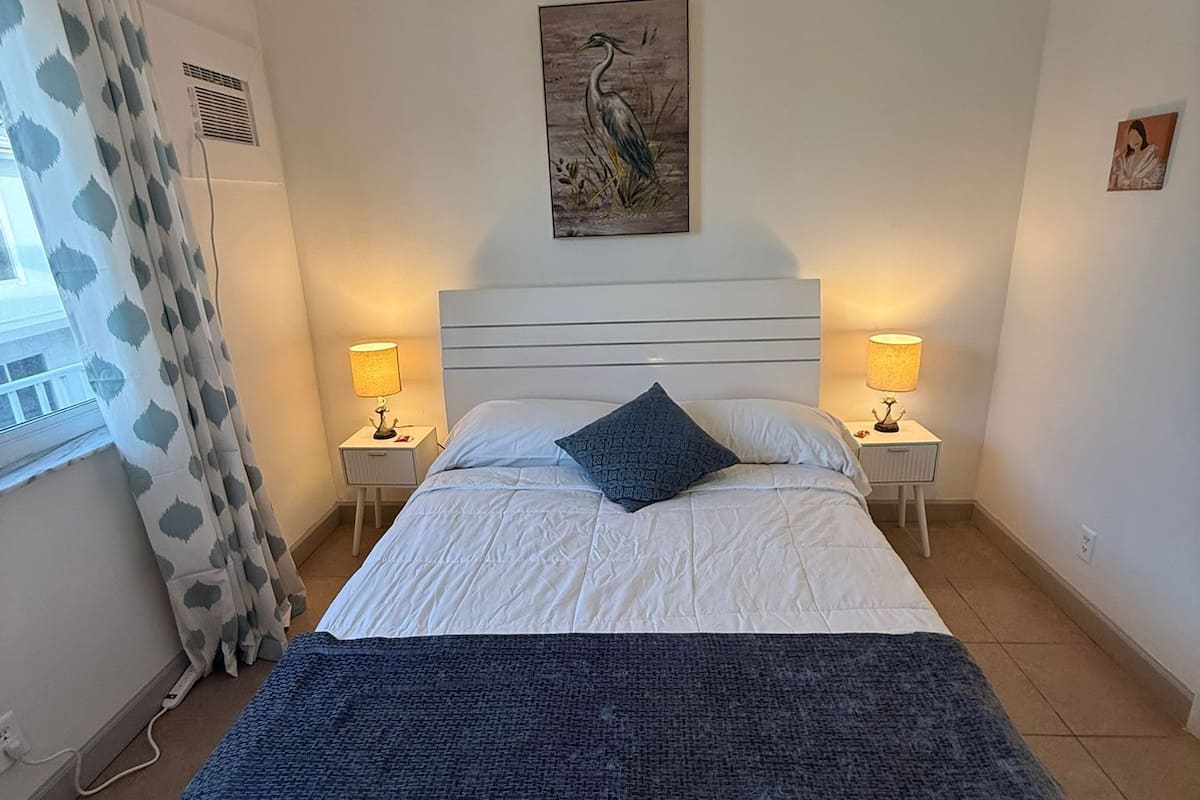 10-203 - Comfort Apartment, 1 Bedroom, Kitchenette | 1 bedroom, Tempur-Pedic beds, laptop workspace, blackout drapes