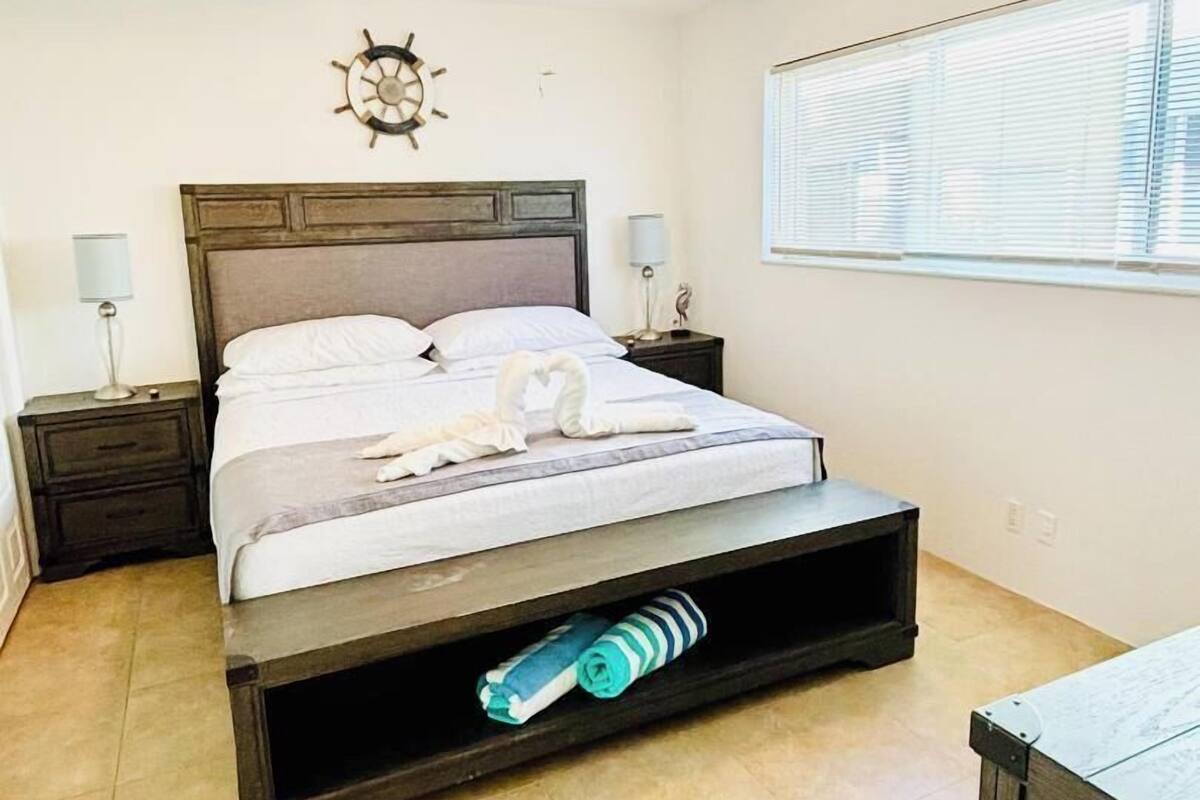 10-106 - Comfort Apartment, 1 Bedroom, Kitchen, Poolside | Colchones Tempur-Pedic y espacio para trabajar con un portátil