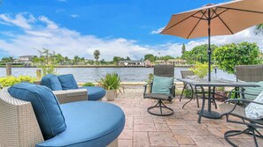 10-101 - Deluxe Apartment, Kitchen, Sea Facing | 露台/庭院