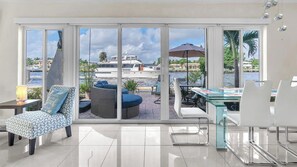 10-101 - Deluxe Apartment, Kitchen, Sea Facing | In-room dining - Seacrest Villas (Pompano Beach)