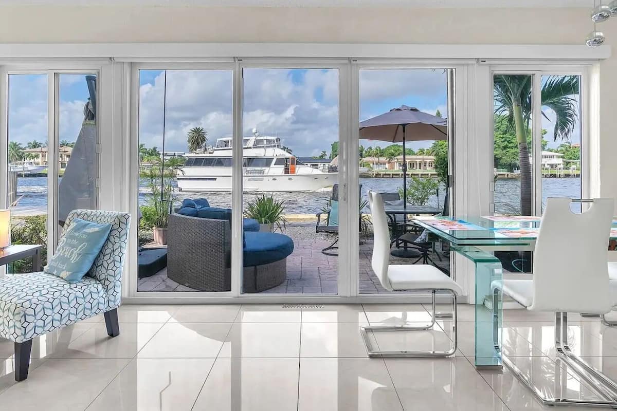 10-101 - Deluxe Apartment, Kitchen, Sea Facing | 1 bedroom, Tempur-Pedic beds, laptop workspace, blackout drapes