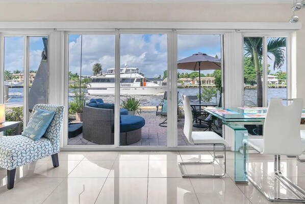 10-101 - Deluxe Apartment, Kitchen, Sea Facing - Seacrest Villas (Pompano Beach)