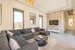 TV connectée, table de tennis de table