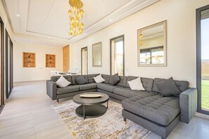 TV connectée, table de tennis de table